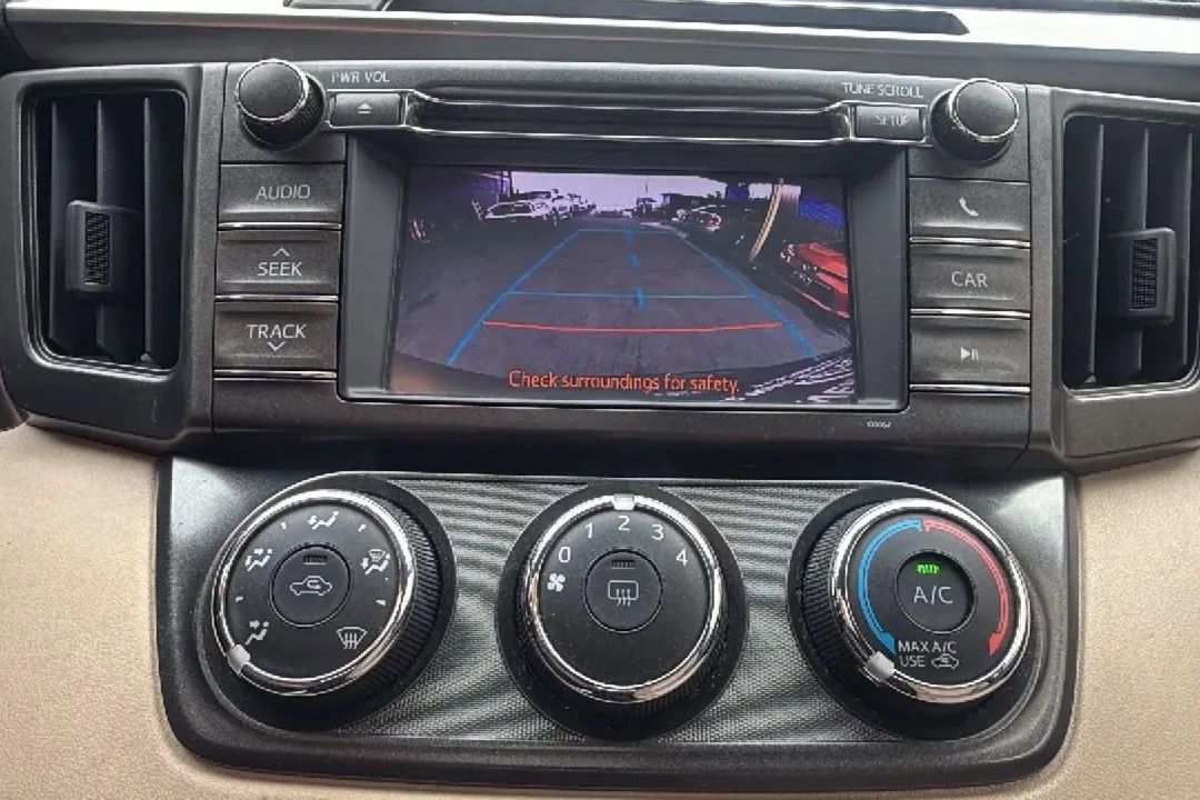 Used 2013 Toyota RAV4 LE image 13