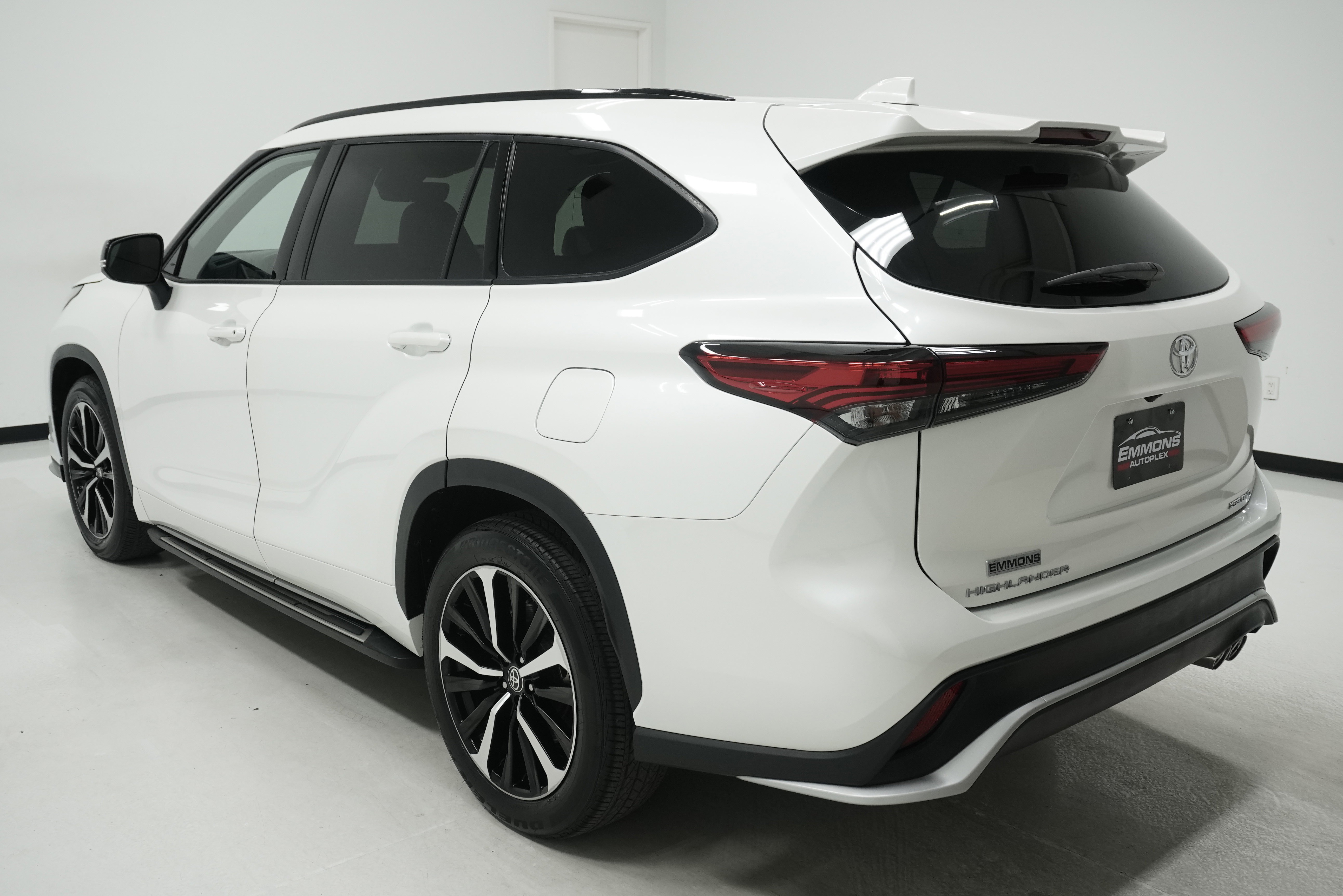 Used 2021 Toyota Highlander XSE AWD/4WD image 6