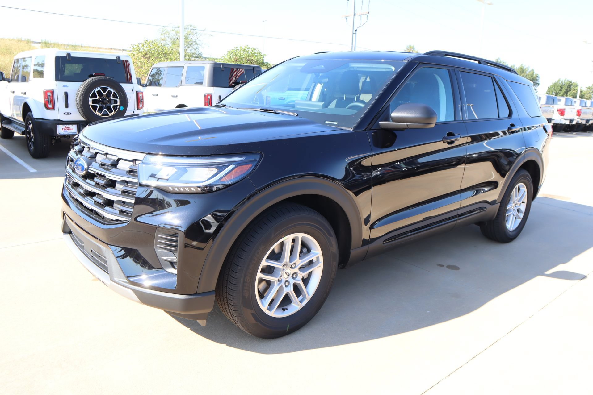New 2026 Ford Explorer Active RWD image 12