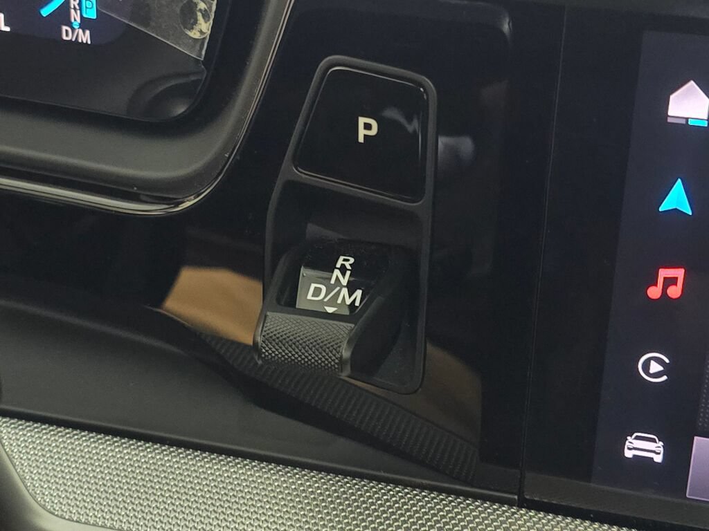 Certified 2025 Porsche Cayenne S AWD/4WD image 18