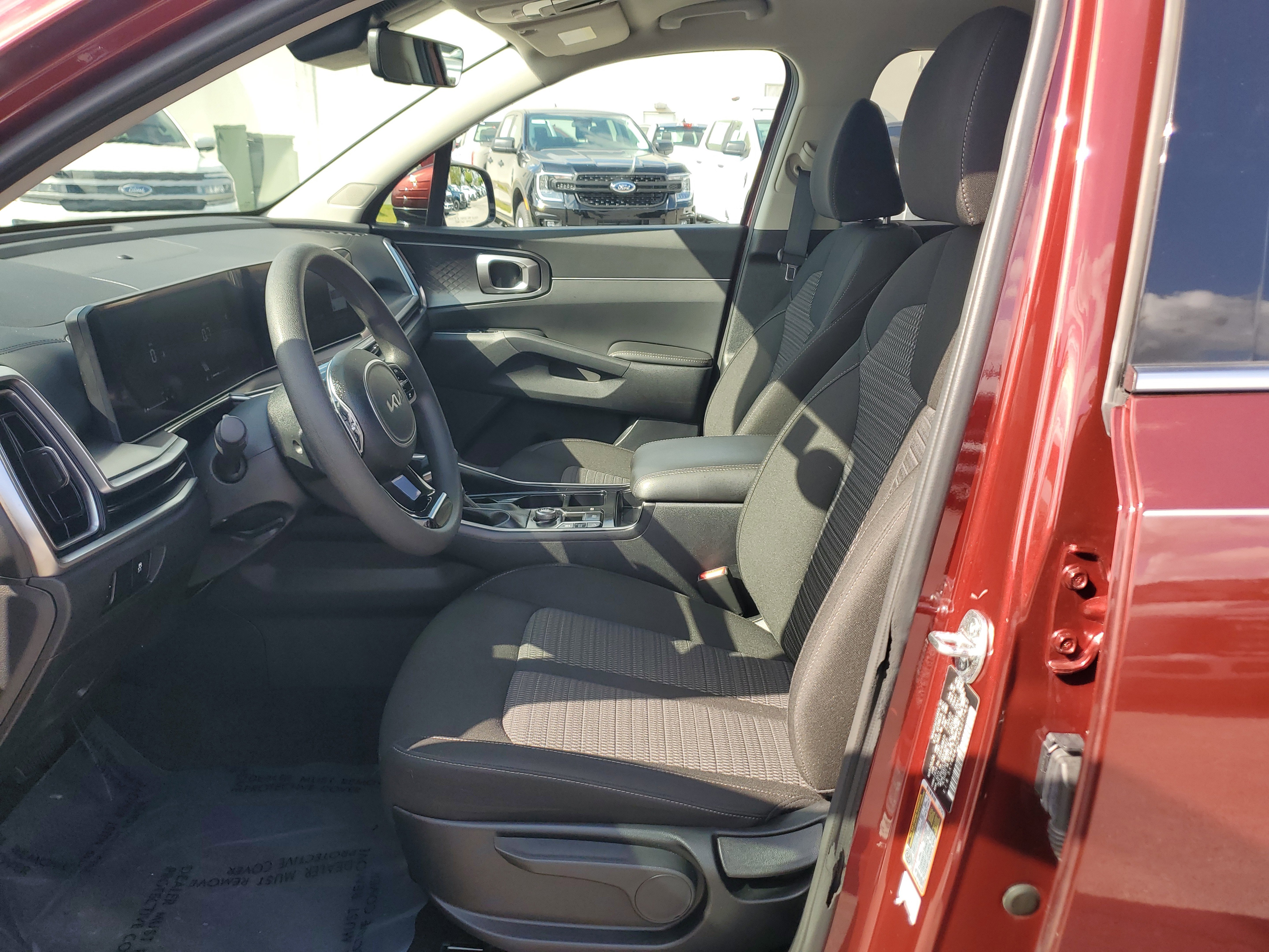 Used 2024 Kia Sorento LX image 11