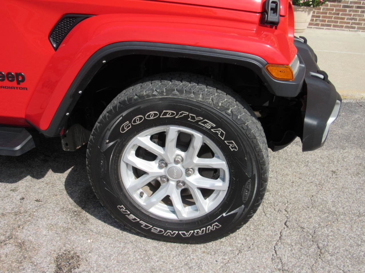 Used 2023 Jeep Gladiator Sport AWD/4WD image 40