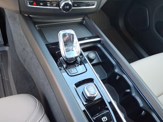 New 2026 Volvo XC60 B5 Plus w/ Protection Package Premier image 18