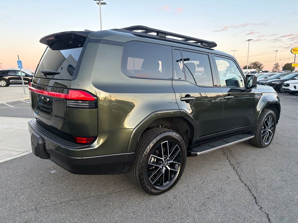 Used 2024 Lexus GX 550 image 3