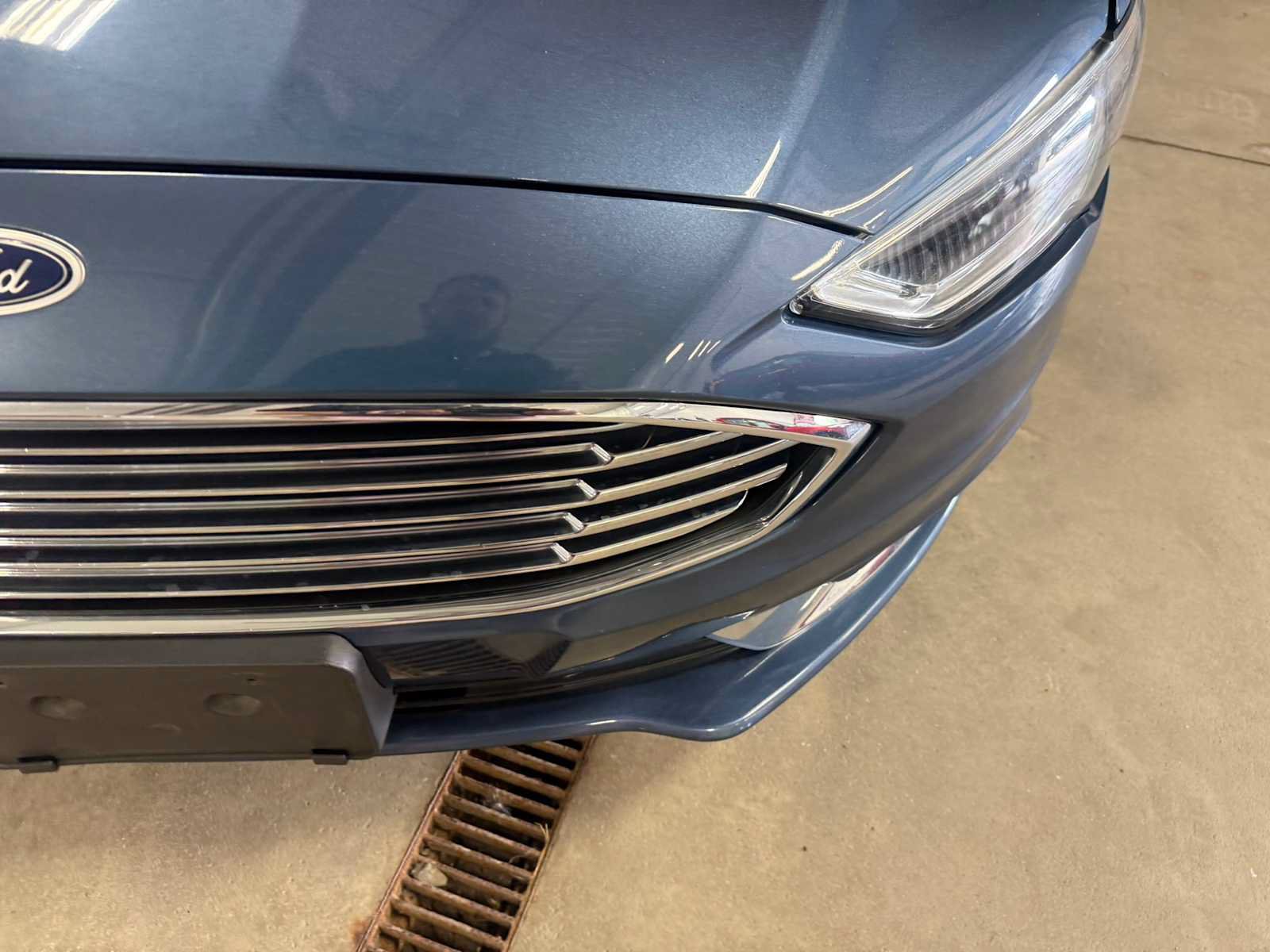 Used 2018 Ford Fusion SE w/ Fusion SE Technology Package FWD image 5