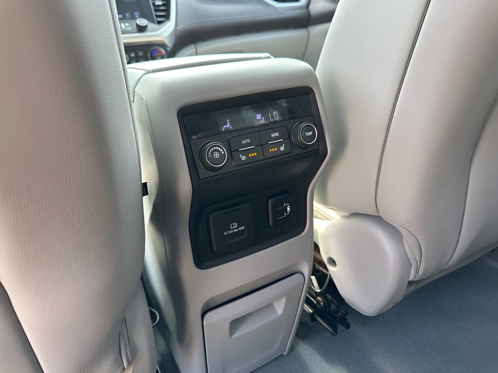 Used 2018 GMC Acadia SLT image 28