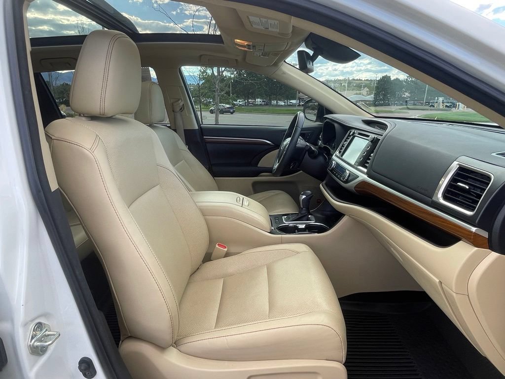 Used 2018 Toyota Highlander Limited Platinum AWD/4WD image 34
