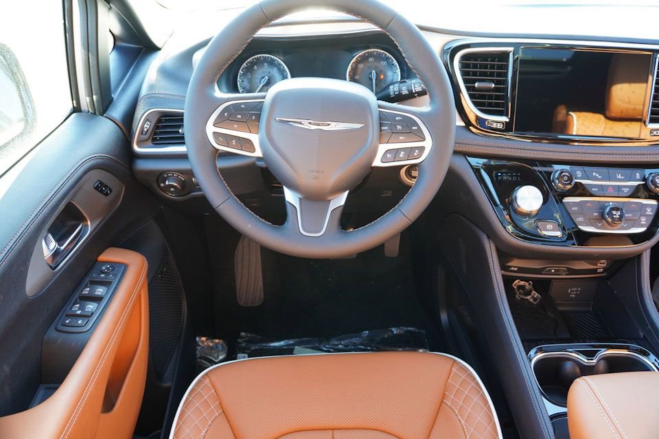 New 2026 Chrysler Pacifica Pinnacle image 15