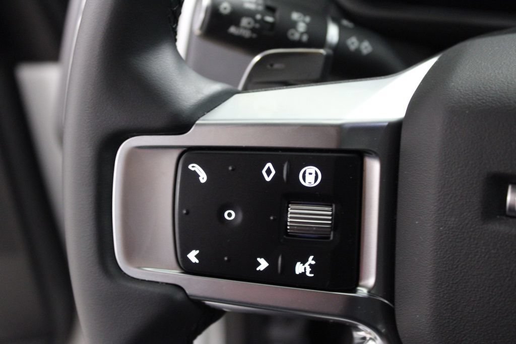 Used 2025 Land Rover Discovery S AWD/4WD image 22