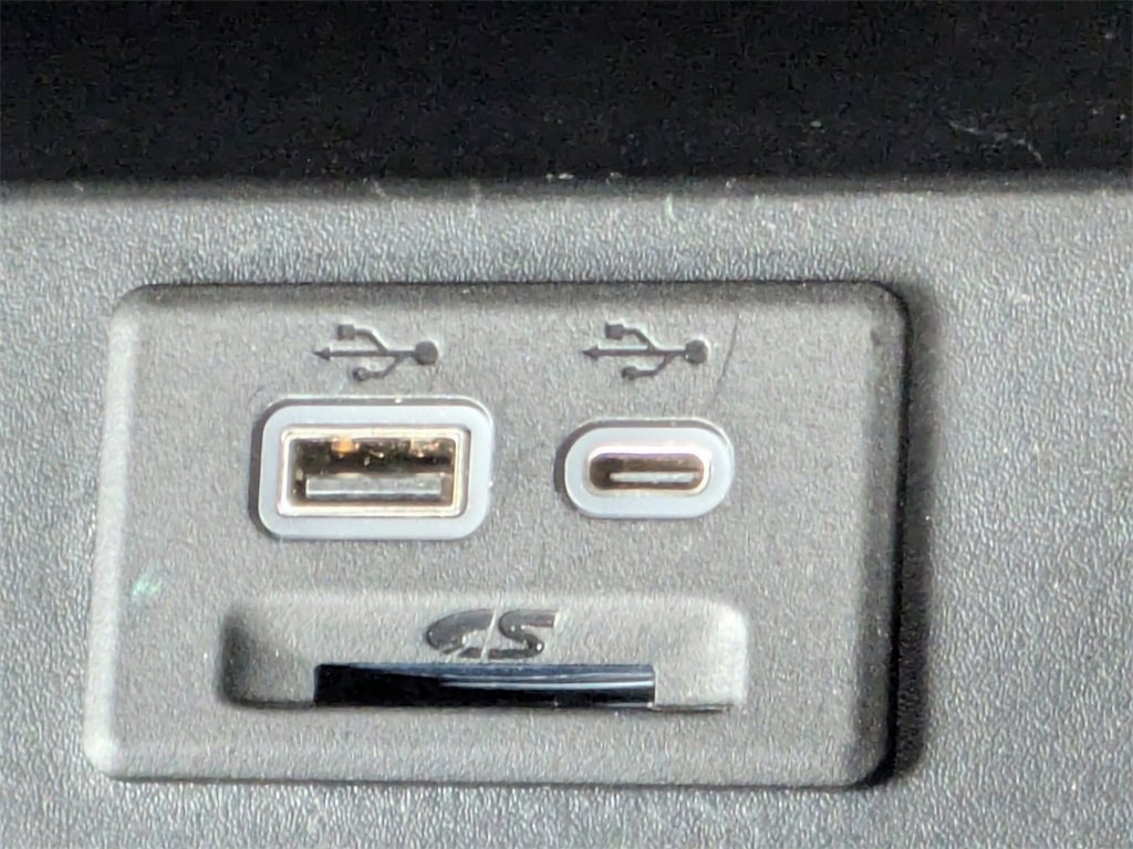 Used 2021 Chevrolet Tahoe Z71 w/ Z71 Off-Road Package image 24