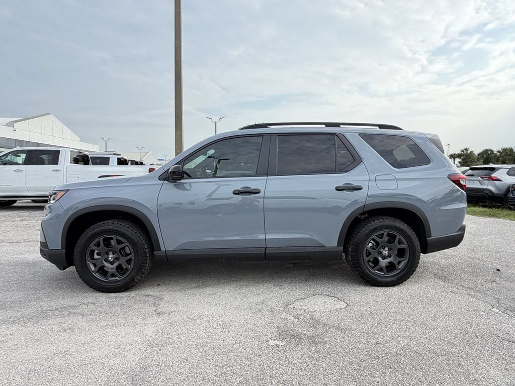 Used 2025 Honda Pilot TrailSport image 8