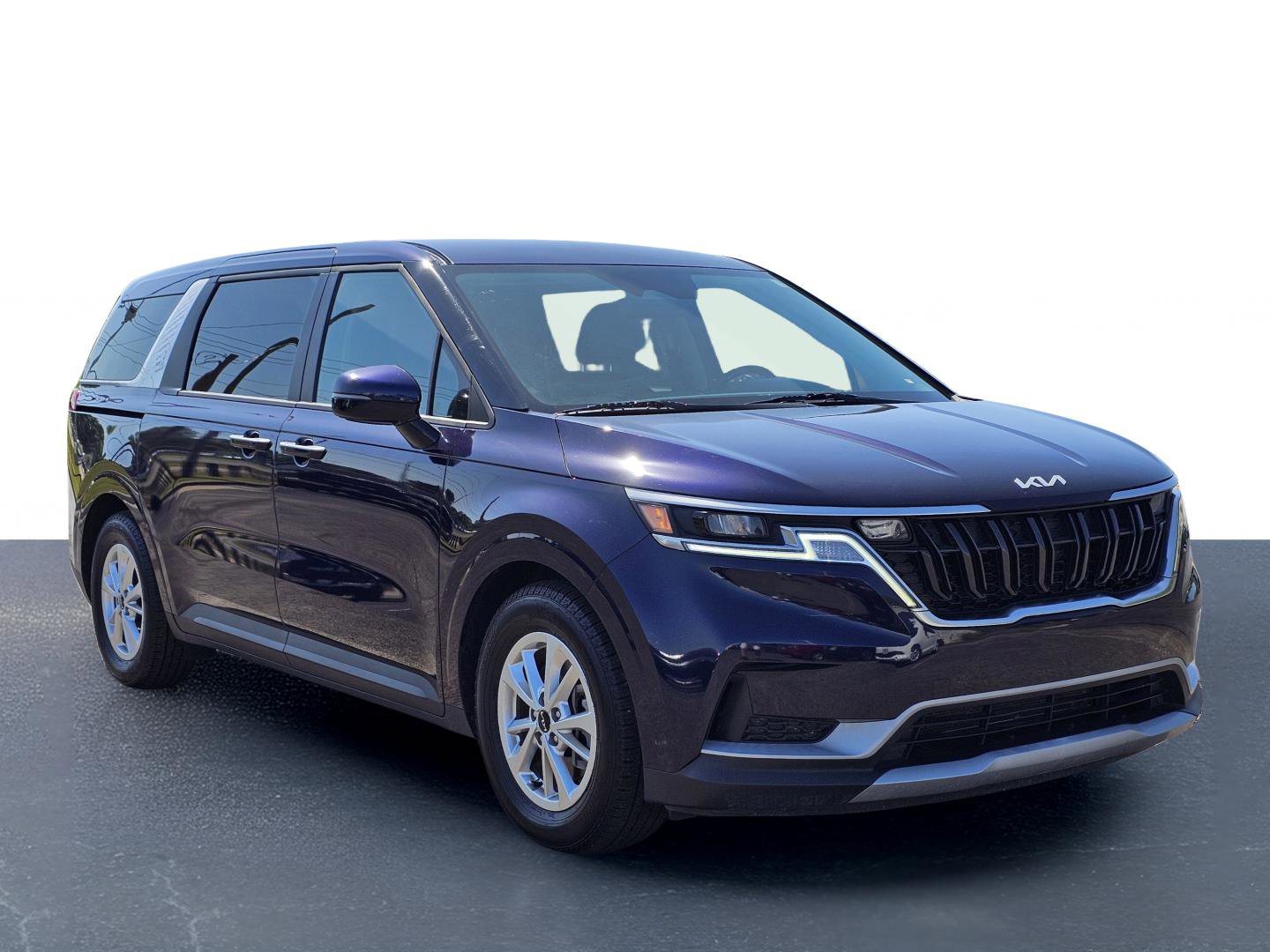 Used 2023 Kia Carnival LX image 5