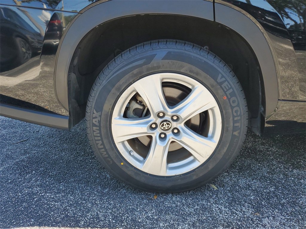 Used 2023 Toyota Highlander LE image 7