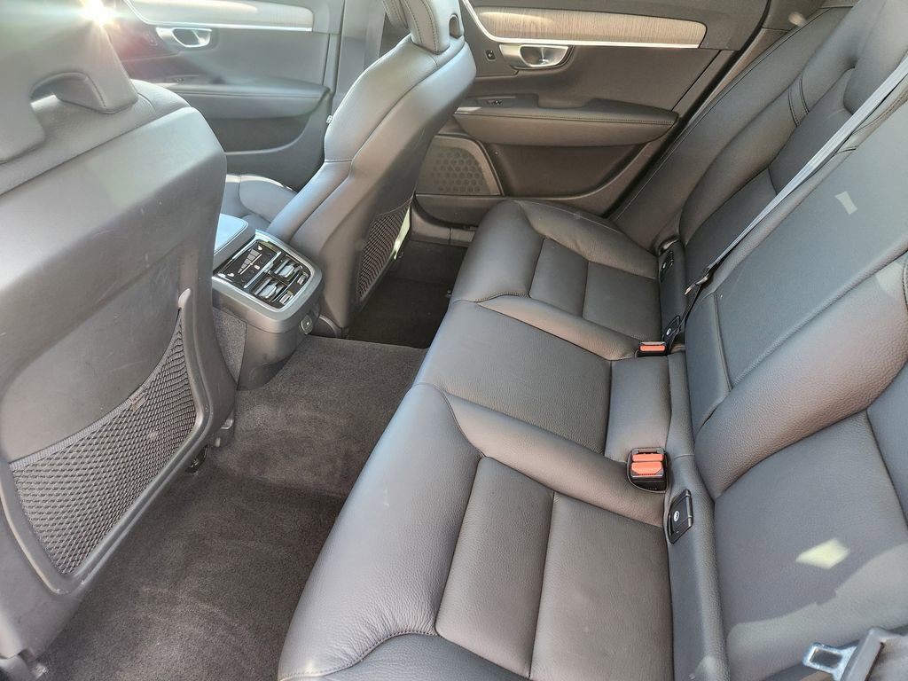 Used 2024 Volvo V90 B6 Cross Country Plus w/ Climate Package image 19