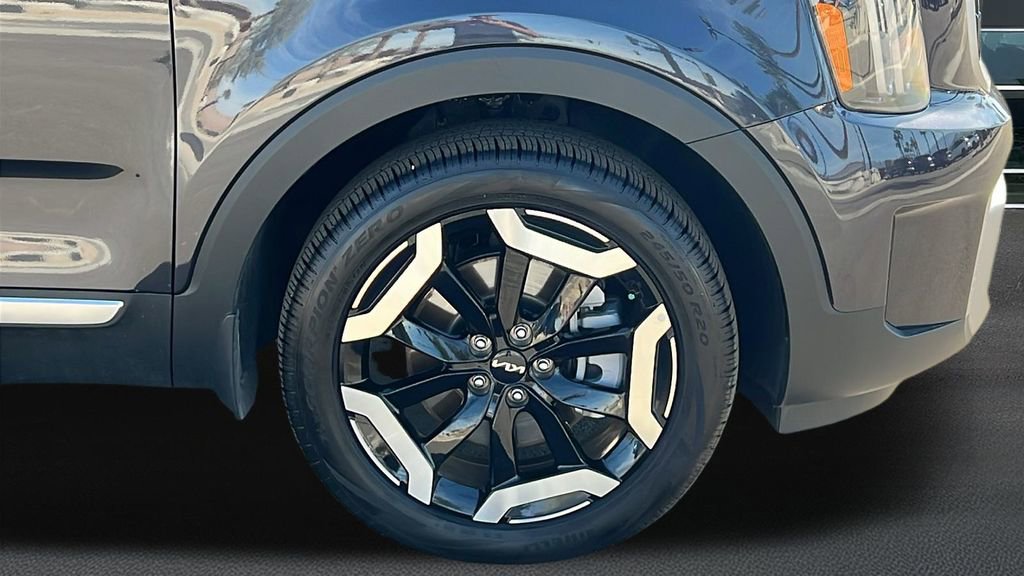 Used 2025 Kia Telluride EX w/ EX Captain's Chair Package image 6