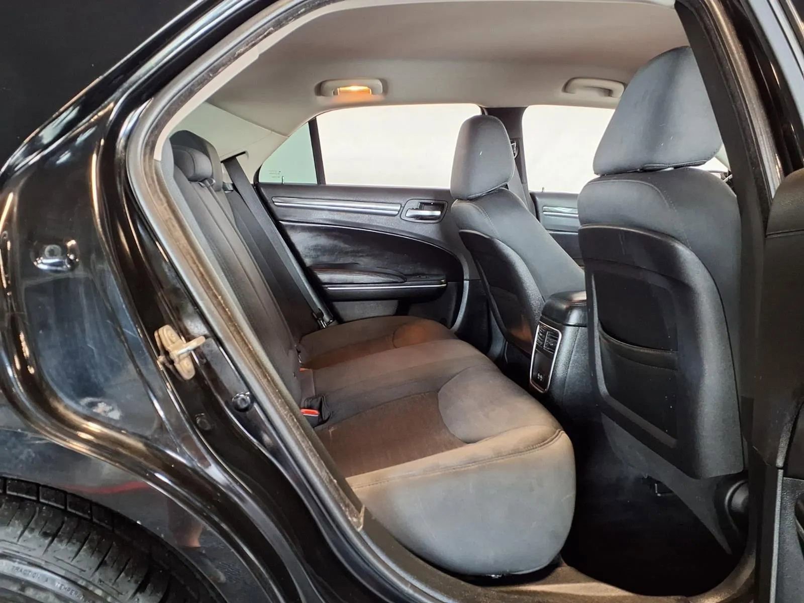 Used 2018 Chrysler 300 Touring image 8