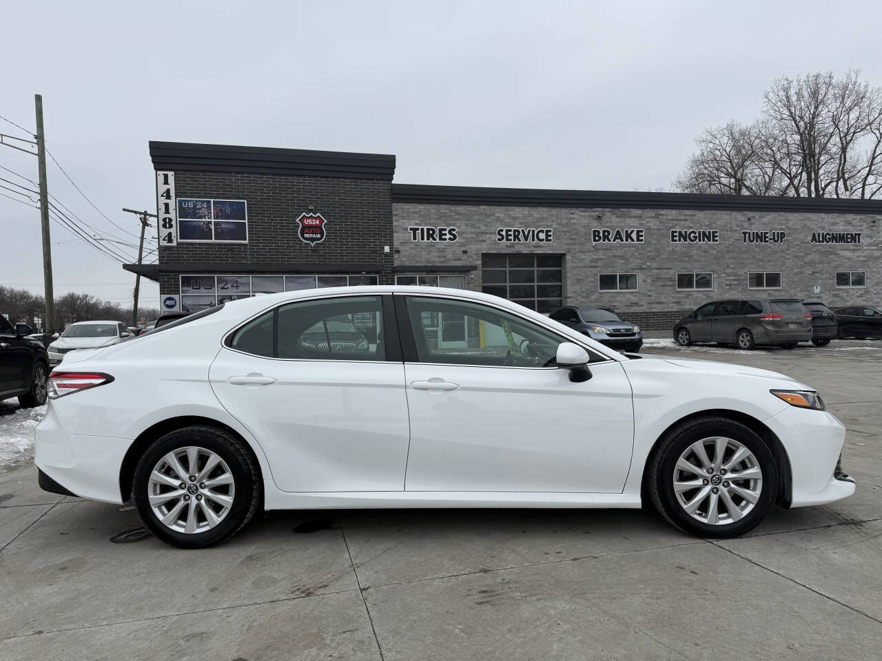 Used 2020 Toyota Camry LE image 7