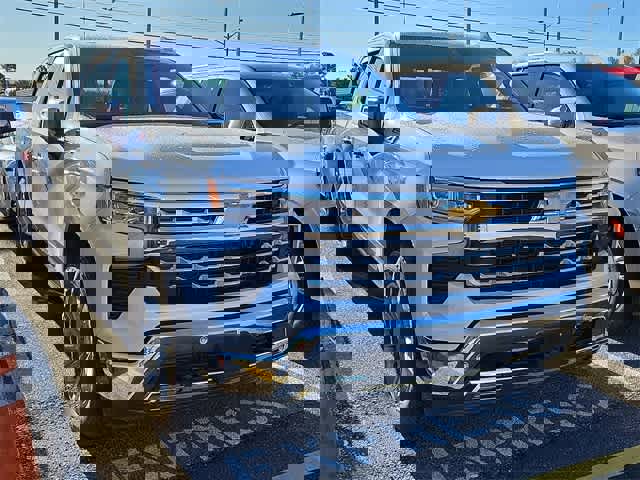 Used 2025 Chevrolet Silverado 1500 LTZ image 2