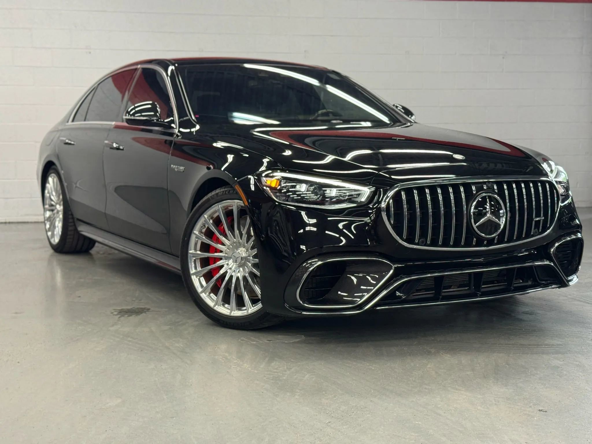 Used 2024 Mercedes-Benz S 63 AMG S w/ Carbon Fiber Exterior Package image 29