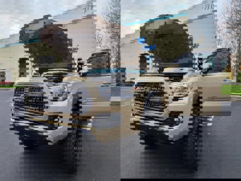 Used 2017 Toyota Tacoma TRD Off-Road image 25