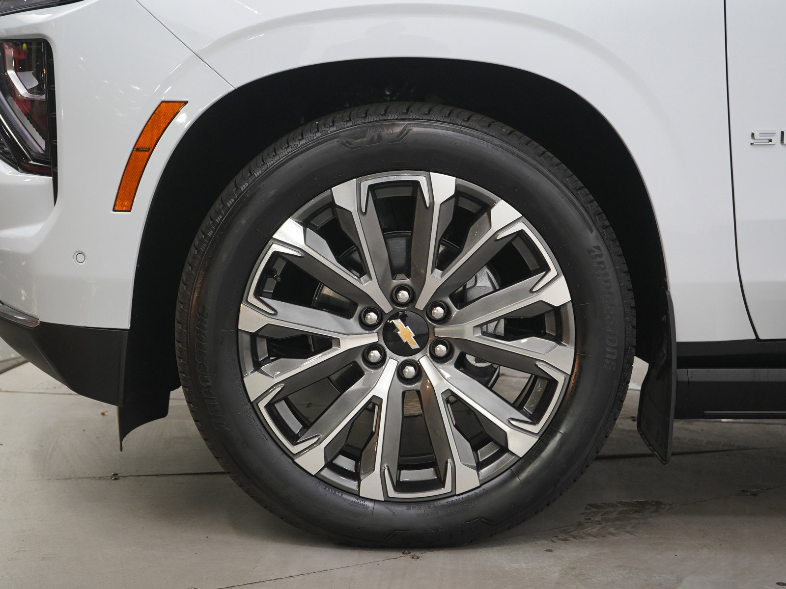 Used 2026 Chevrolet Suburban High Country AWD/4WD image 33