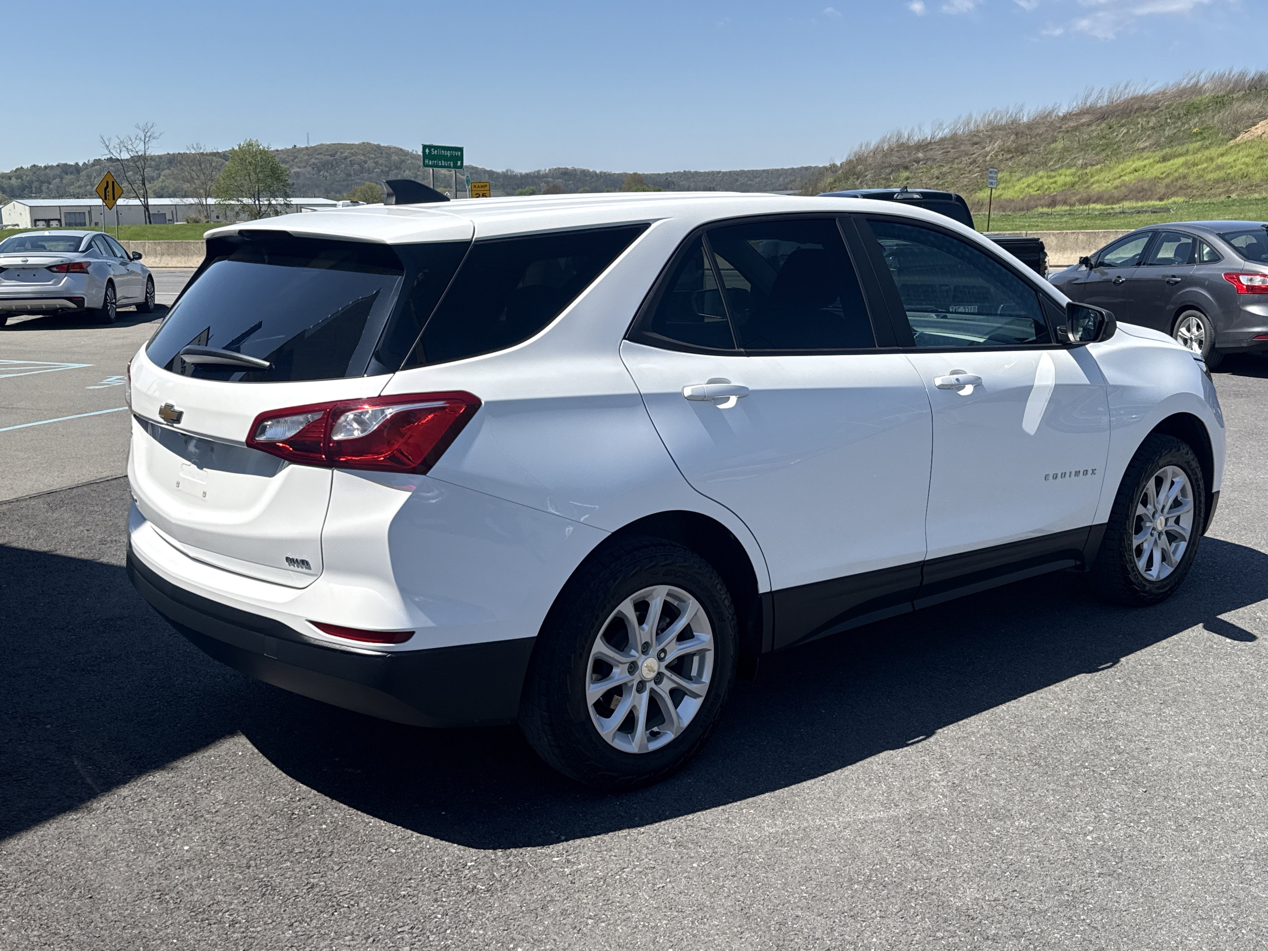 Used 2021 Chevrolet Equinox LS w/ LS Convenience Package AWD/4WD video 3