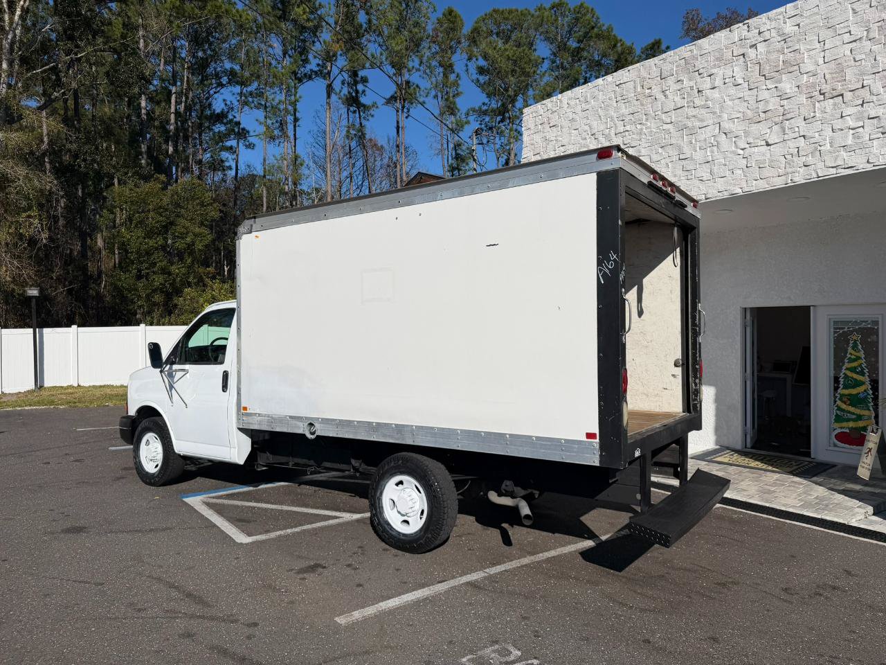 Used 2007 Chevrolet Express 3500 RWD image 9