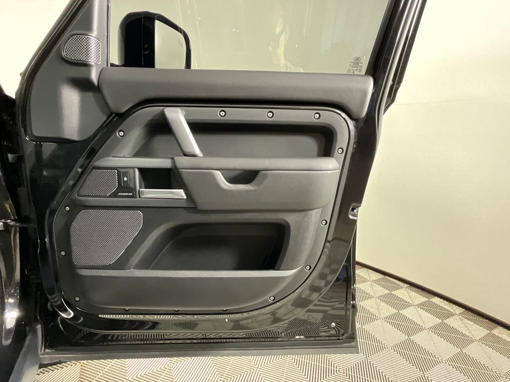 Certified 2024 Land Rover Defender 110 X-Dynamic SE AWD/4WD image 21