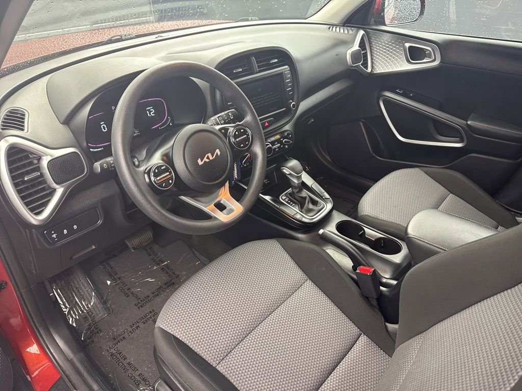 Used 2023 Kia Soul LX w/ LX Technology Package FWD image 8