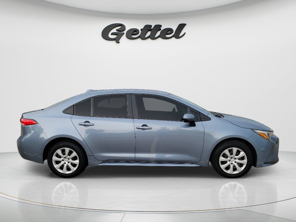 Used 2025 Toyota Corolla LE FWD image 4