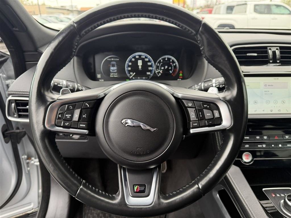 Used 2017 Jaguar F-PACE S AWD/4WD image 24