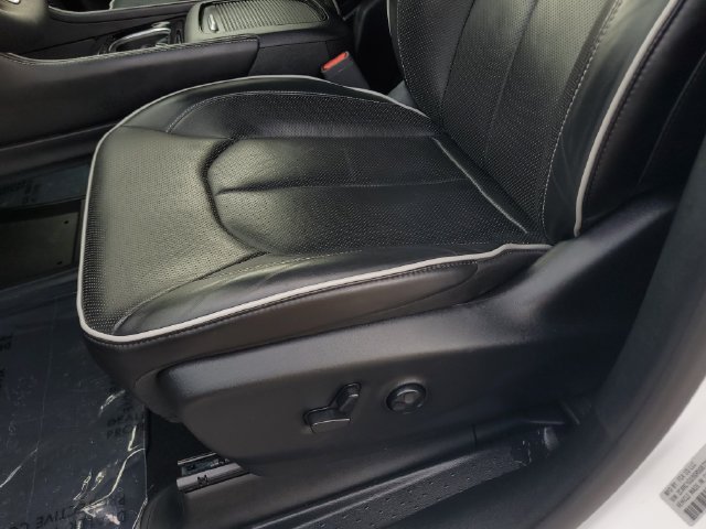Certified 2025 Chrysler Pacifica Limited FWD image 22