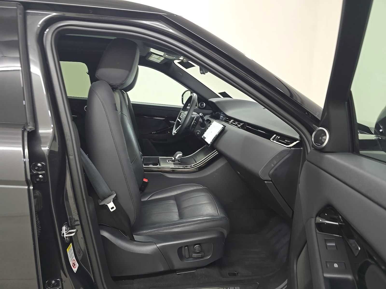 Used 2024 Land Rover Range Rover Evoque Dynamic SE AWD/4WD image 5