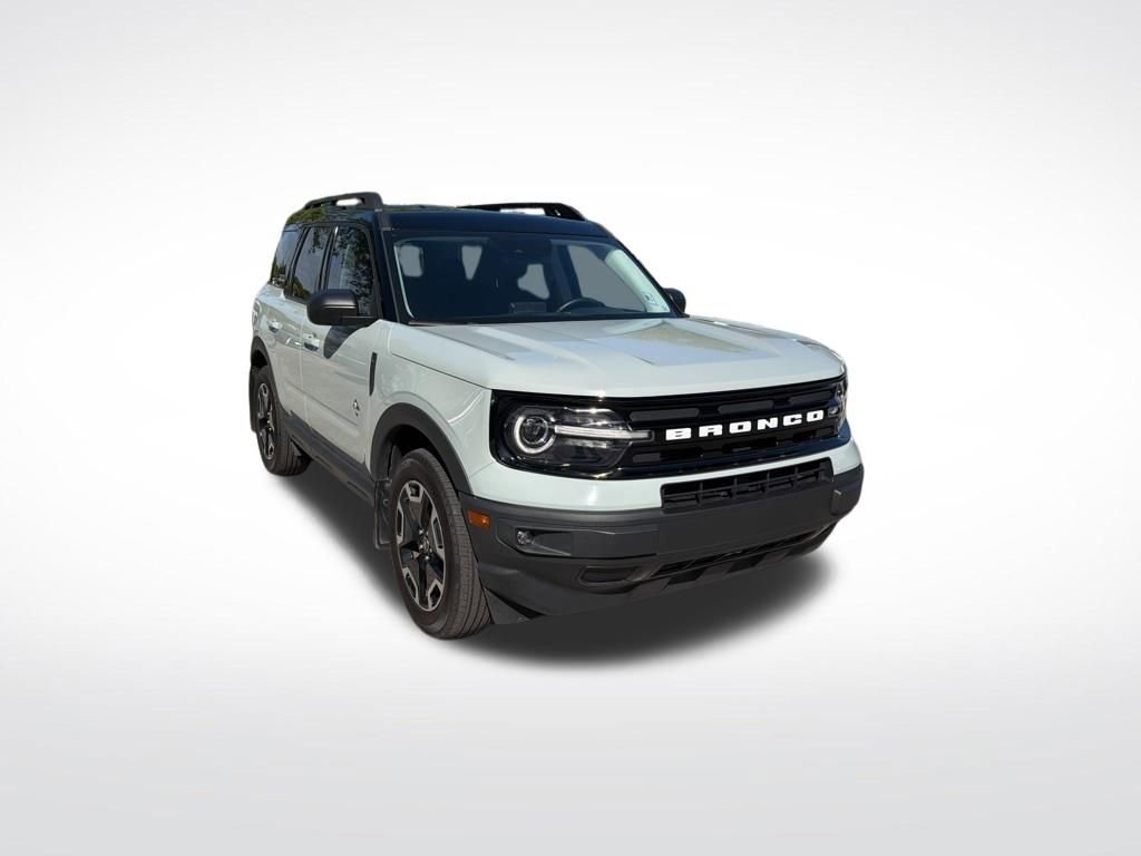 Used 2023 Ford Bronco Sport Outer Banks w/ Tech Package image 2