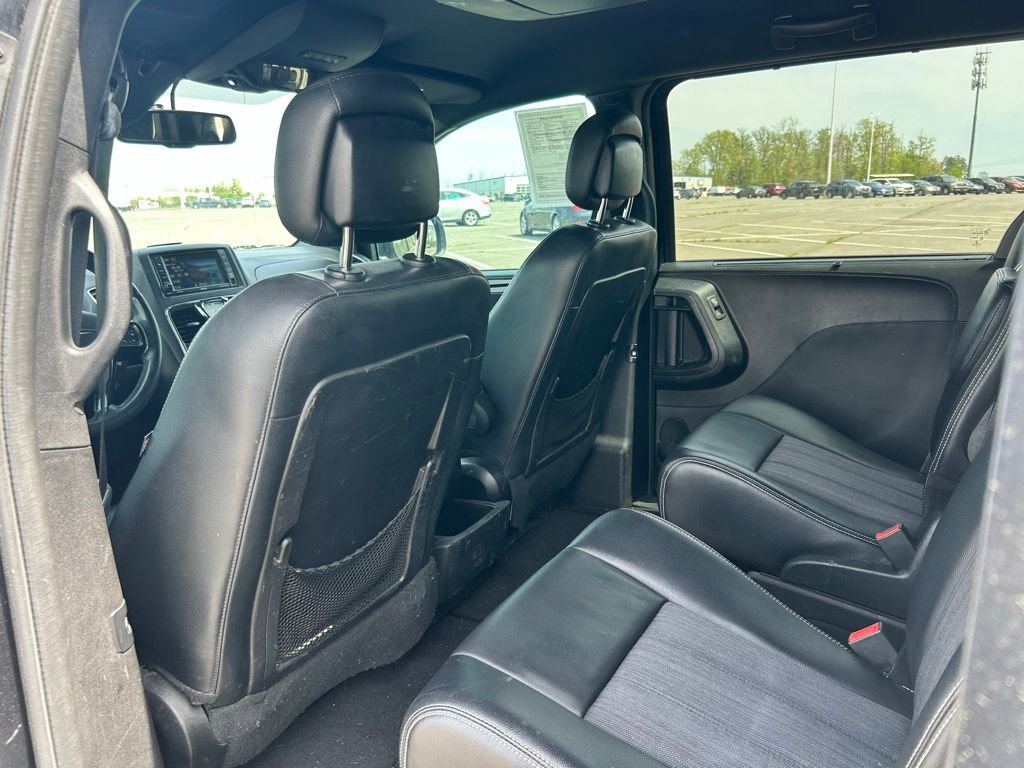 Used 2013 Chrysler Town & Country S FWD image 18