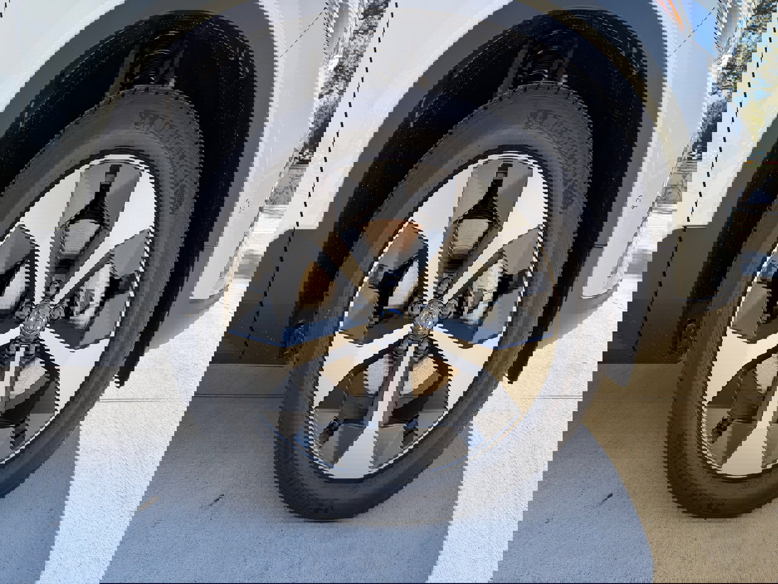 New 2026 Volvo XC40 B4 Plus w/ Protection Package Premier image 7