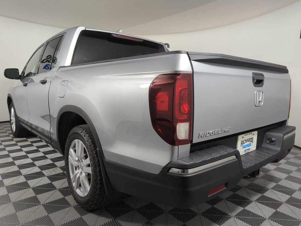 Used 2017 Honda Ridgeline RT image 2