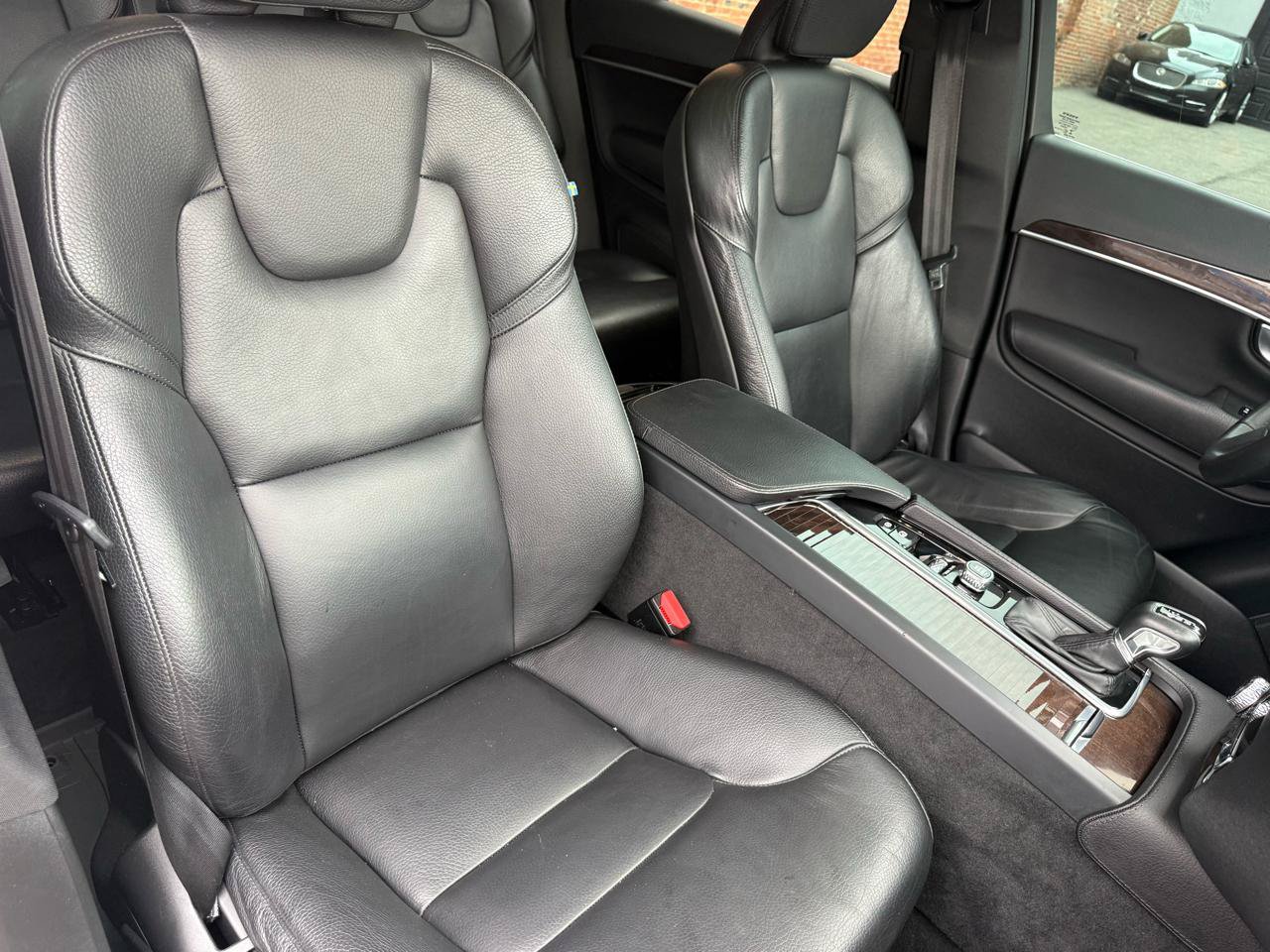 Used 2019 Volvo XC90 T5 Momentum FWD image 9