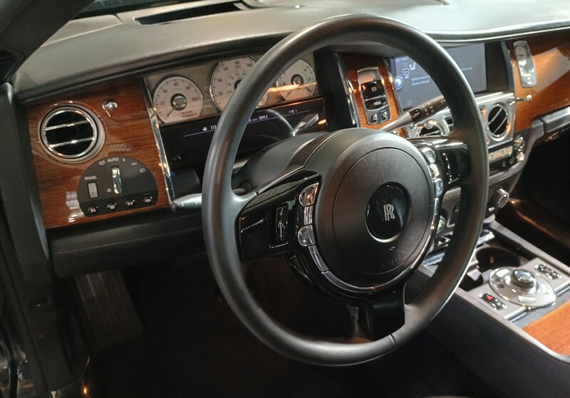 Used 2010 Rolls-Royce Ghost RWD image 19