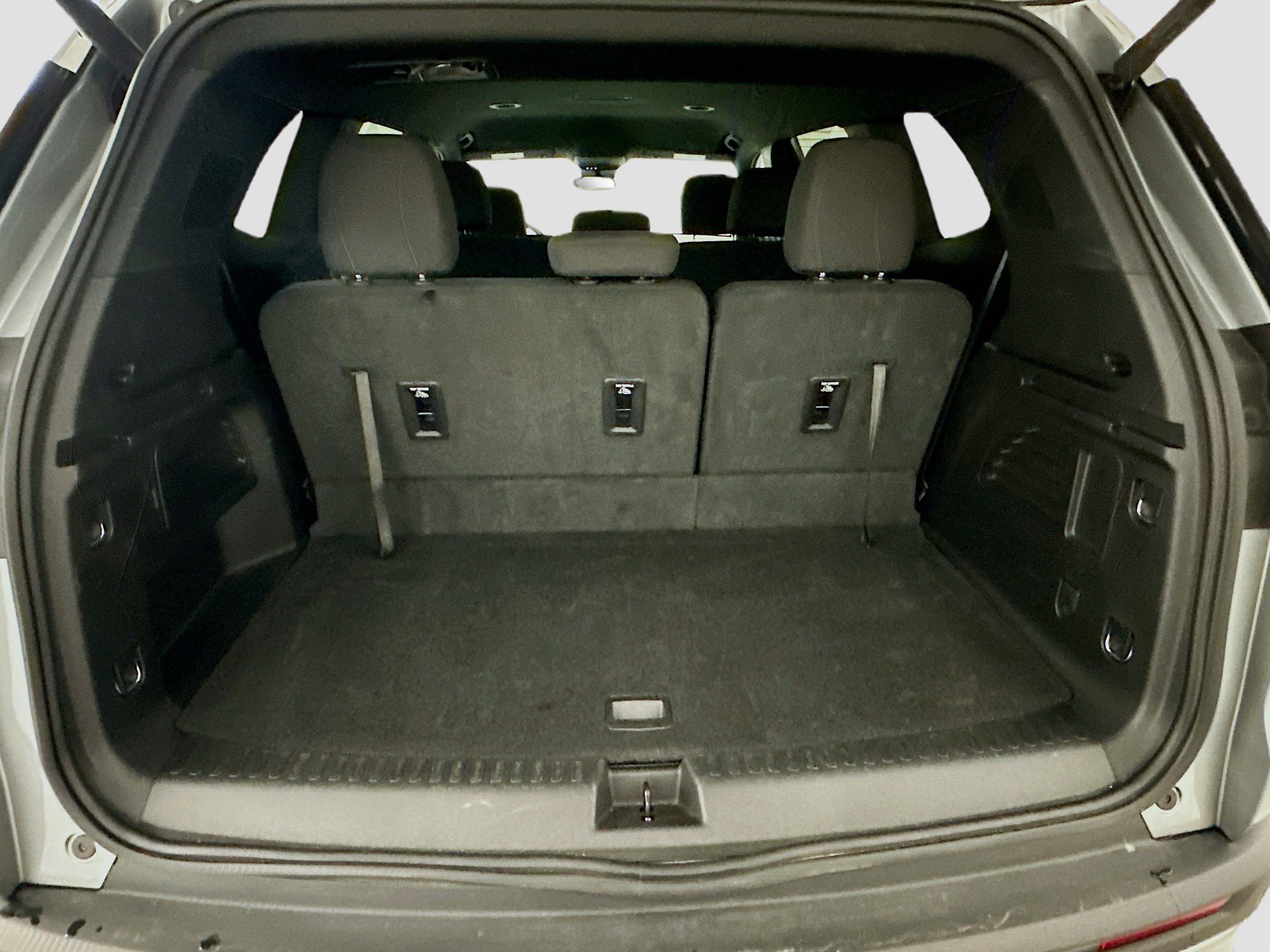 Used 2025 GMC Acadia Elevation image 31