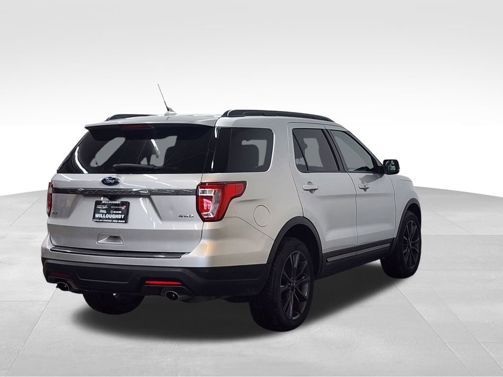Used 2018 Ford Explorer XLT w/ Equipment Group 202A image 8