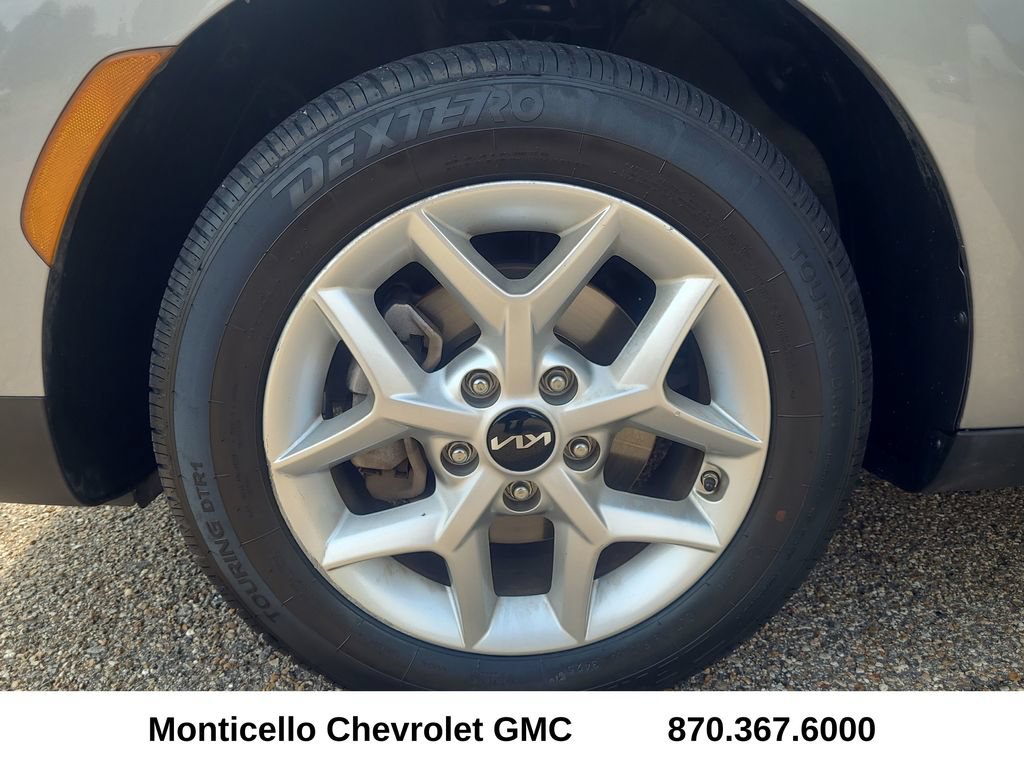 Used 2025 Kia Soul LX w/ LX Technology Package FWD image 9