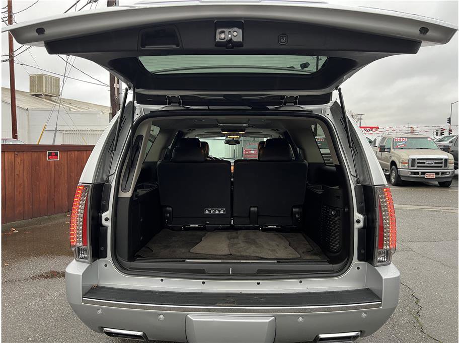 Used 2013 Cadillac Escalade ESV Premium image 19