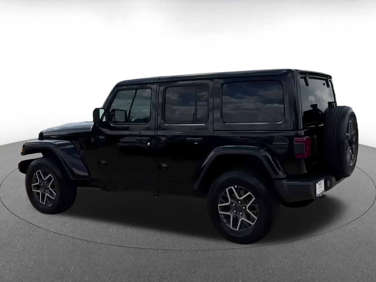 Used 2025 Jeep Wrangler Sahara image 8