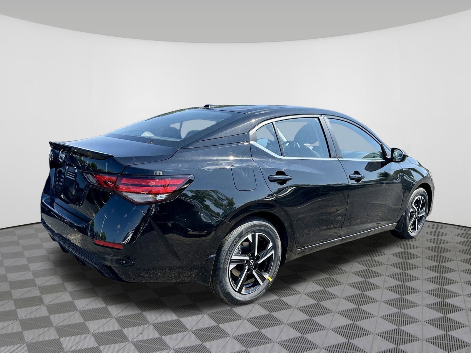 Used 2025 Nissan Sentra SV image 3