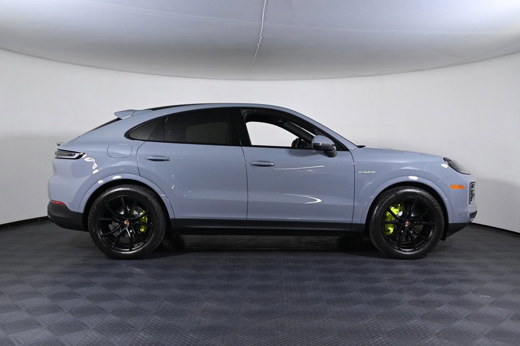 Certified 2026 Porsche Cayenne E-Hybrid Coupe image 8