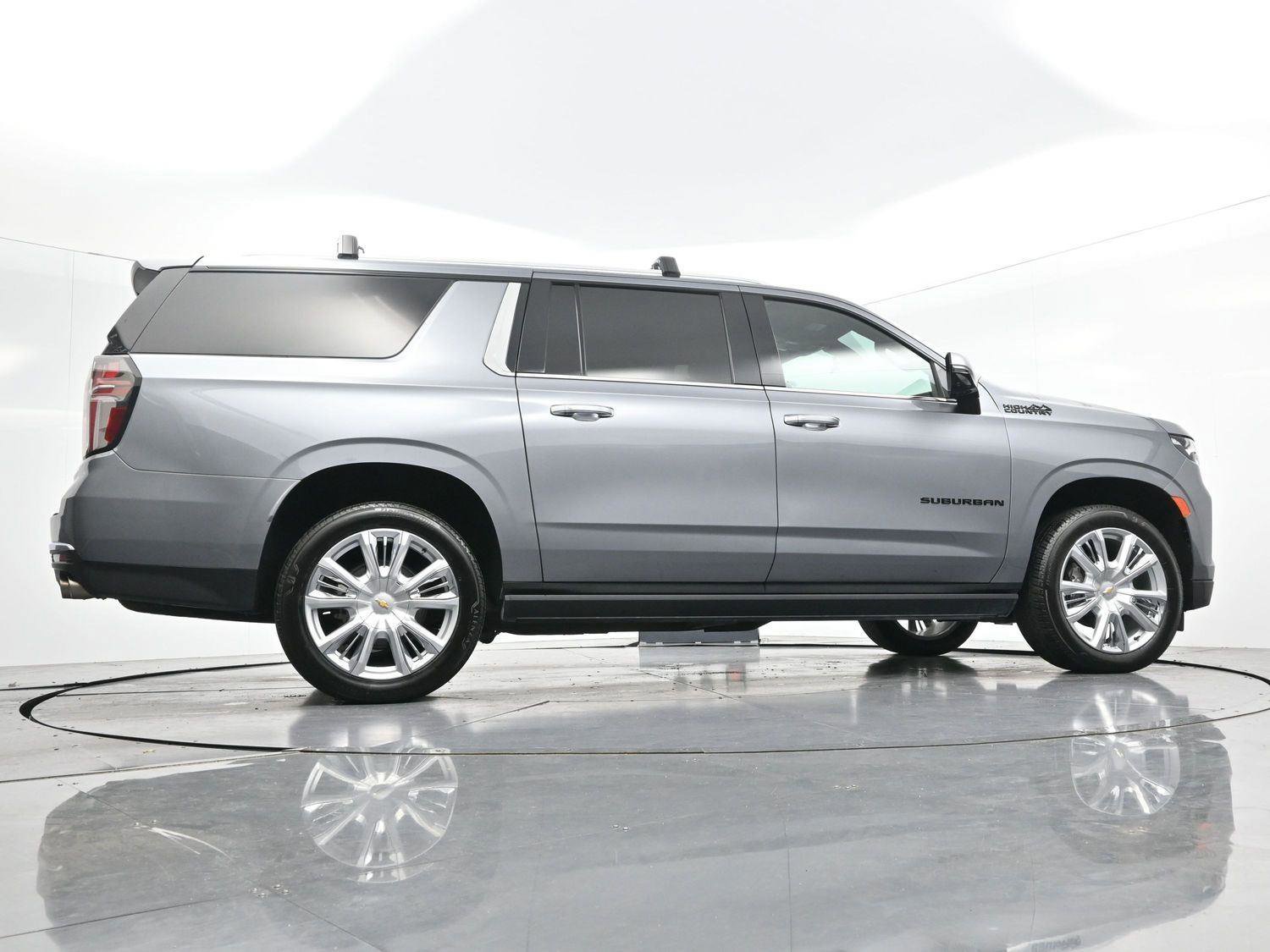 Used 2022 Chevrolet Suburban High Country image 59