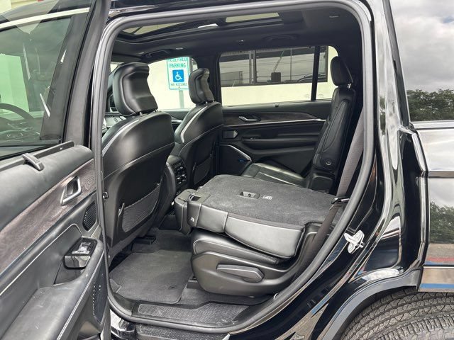 Used 2022 Jeep Grand Cherokee L Overland w/ Luxury Tech Group IV AWD/4WD image 28