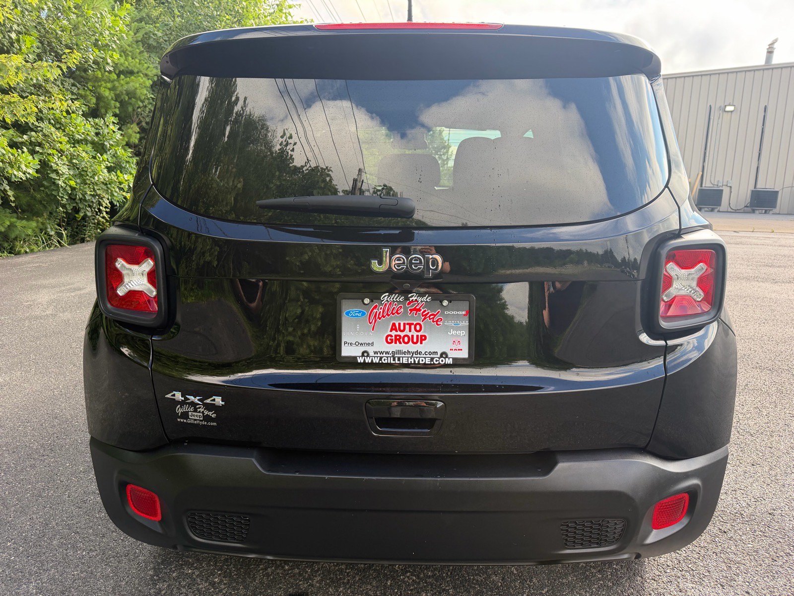 Used 2023 Jeep Renegade Latitude AWD/4WD image 13