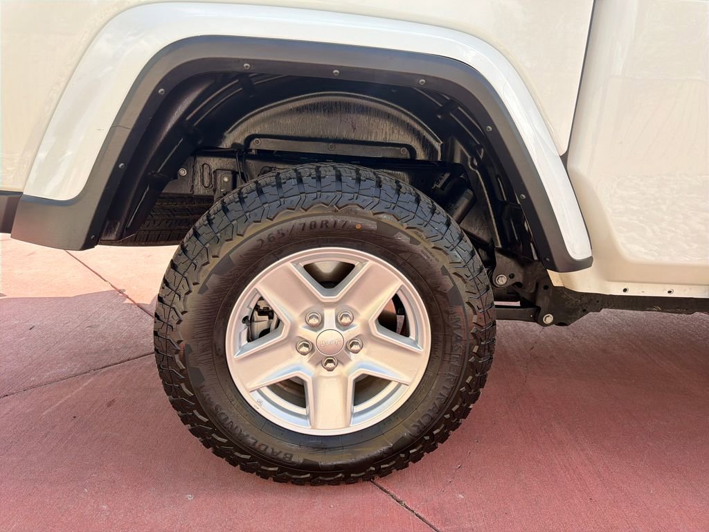 Used 2023 Jeep Gladiator Sport image 32